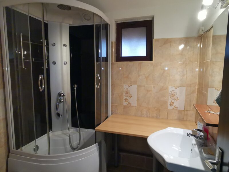 Grivitei, Gara de Nord, Turda, casa 6 cam. D+P+1 renovata, 380V,